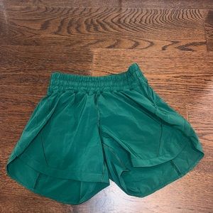 Lululemon track that mid rise lines shorts 5”